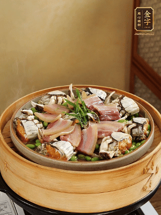 上鍋蒸15分鐘后，放蔥絲，潑熱油